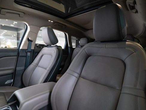 Used 2025 Lincoln Corsair Reserve image 5