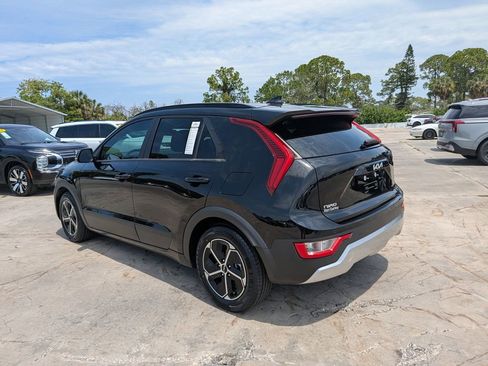 Certified 2024 Kia Niro EX FWD image 6