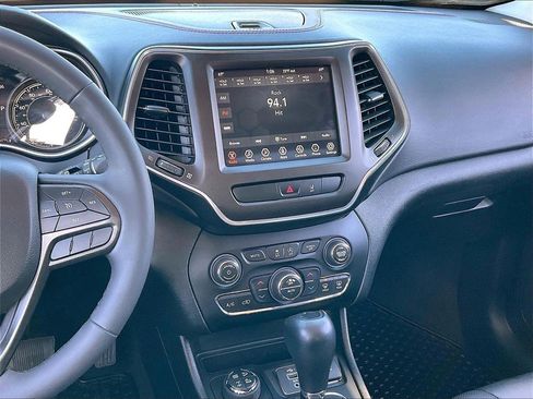 Used 2022 Jeep Cherokee Trailhawk w/ Premium Leather Package image 17