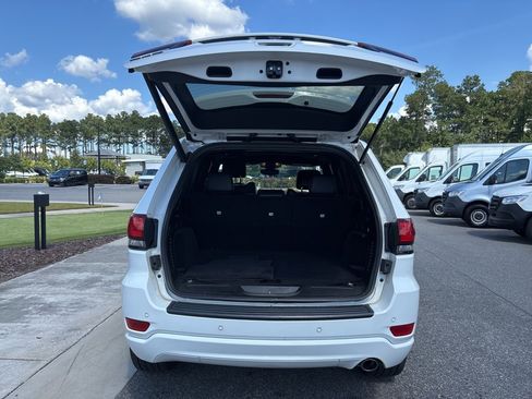 Used 2019 Jeep Grand Cherokee Altitude image 15