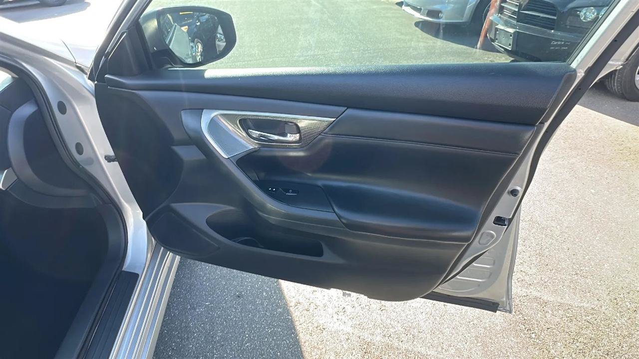 Used 2015 Nissan Altima 2.5 SV w/ Convenience Package FWD image 30