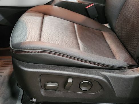 Used 2023 GMC Canyon AT4X image 45