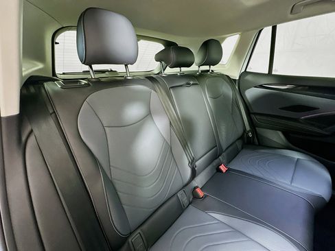 New 2025 Volkswagen Tiguan SE image 25