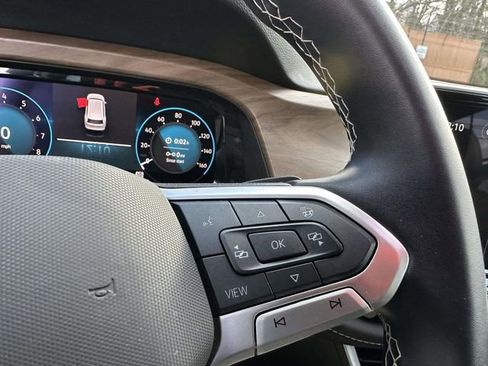 Used 2025 Volkswagen Atlas SE image 30