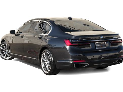 Used 2021 BMW 750i xDrive image 10