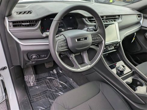 New 2025 Jeep Grand Cherokee L Laredo w/ Luxury Tech Group I image 10