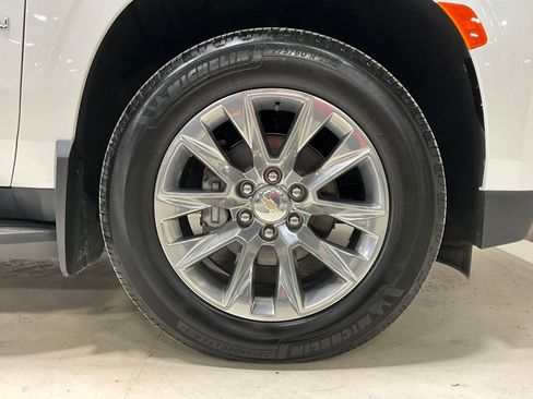 Used 2021 Chevrolet Suburban Premier w/ Premium Package image 10