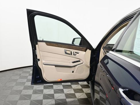 Used 2014 Mercedes-Benz E 350 4MATIC Sedan image 29