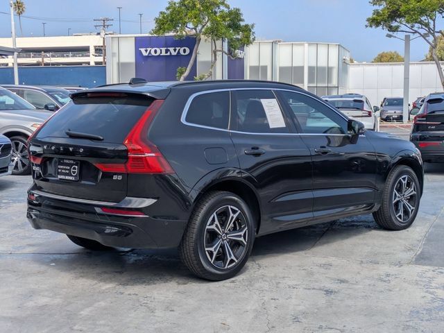 Certified 2022 Volvo XC60 B5 Momentum FWD image 3