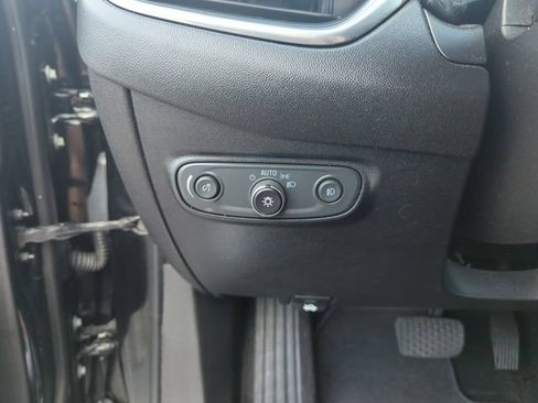 Used 2018 Chevrolet Equinox Premier FWD image 19