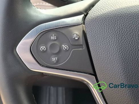 Used 2023 Chevrolet Traverse LT FWD image 23
