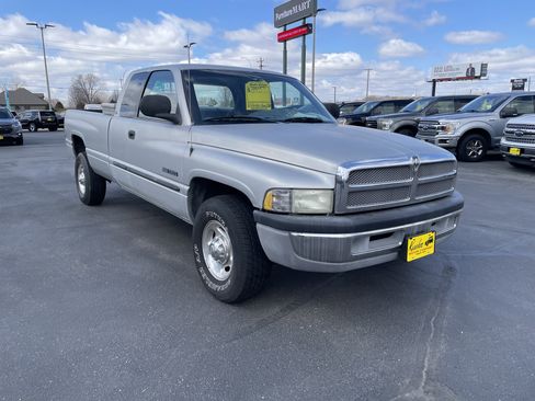 Used 2001 Dodge Ram 2500 Truck 2WD Quad Cab image 2