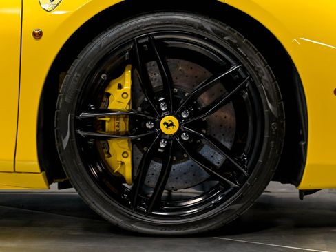 Used 2017 Ferrari 488 Spider RWD image 33