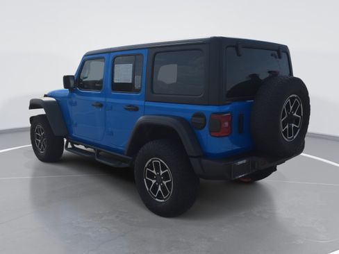 Used 2024 Jeep Wrangler Unlimited Rubicon w/ Convenience Group AWD/4WD image 5
