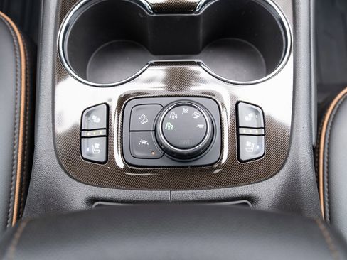 Used 2022 GMC Acadia AT4 image 5