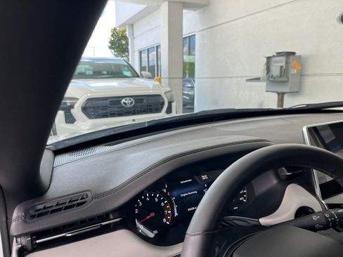 Used 2025 Jeep Compass Limited image 34