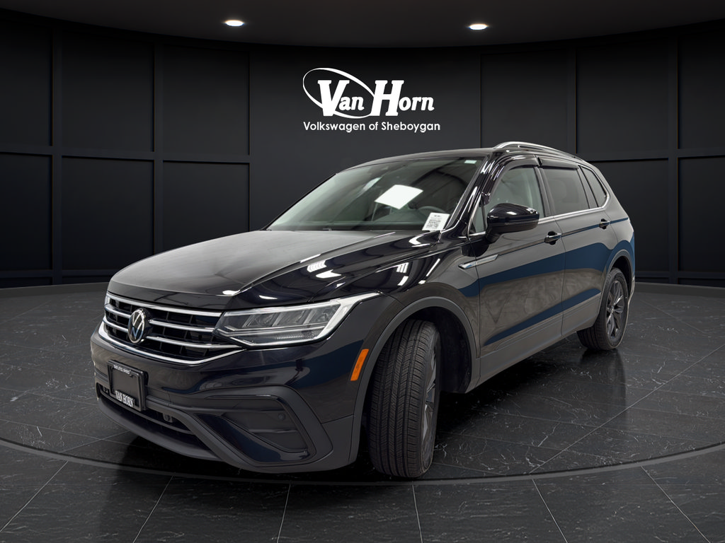 Used 2022 Volkswagen Tiguan SE w/ Panoramic Sunroof Package AWD/4WD image 3