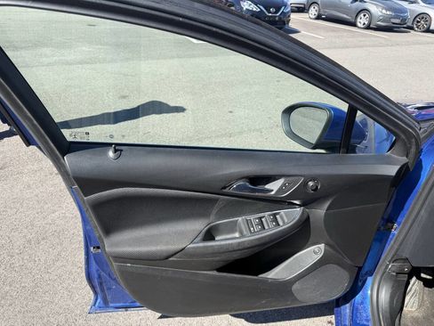 Used 2017 Chevrolet Cruze LT w/ Convenience Package image 18