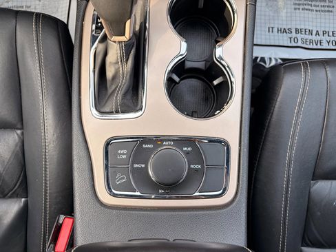 Used 2016 Jeep Grand Cherokee Limited image 31