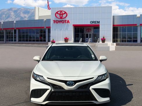 Used 2022 Toyota Camry XSE w/ Navigation Upgrade Package FWD image 2