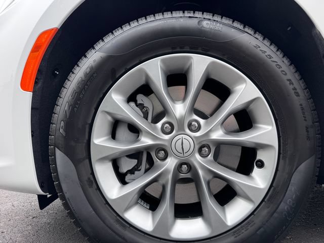 New 2025 Chrysler Pacifica Select AWD/4WD image 33