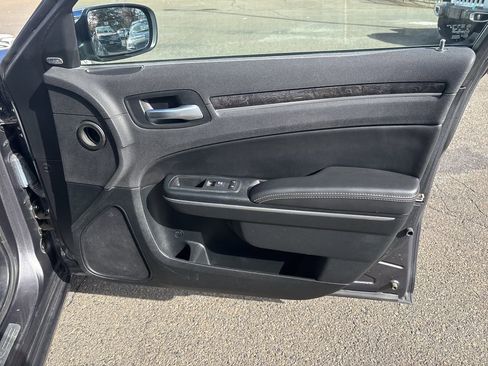 Used 2018 Chrysler 300 Limited w/ Safetytec Plus Group image 14