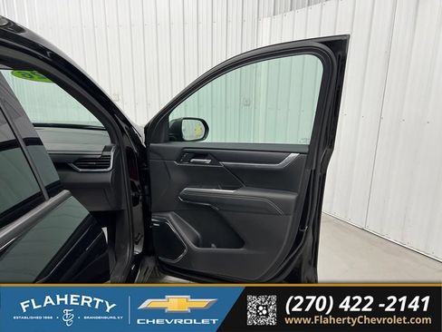 Used 2026 GMC Acadia Elevation w/ Elevation Premium Package FWD image 14
