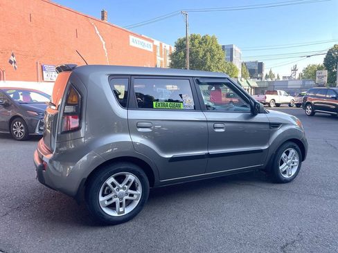 Used 2010 Kia Soul + w/ Audio Pkg FWD image 10