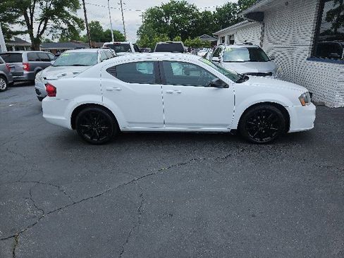 Used 2014 Dodge Avenger SE w/ Blacktop Package FWD image 2