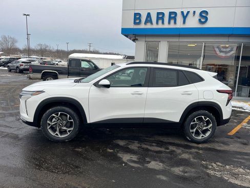 New 2026 Chevrolet Trax LT w/ LT Convenience Package image 2