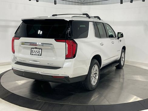 Used 2023 GMC Yukon SLT w/ SLT Premium Package image 11