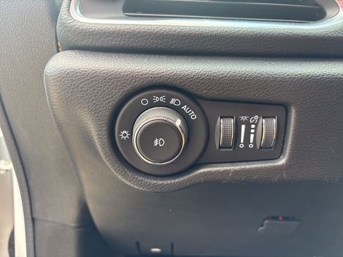 Used 2022 Chrysler Pacifica Pinnacle FWD image 17