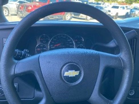 Used 2019 Chevrolet Express 2500 image 25