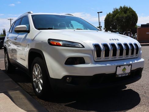 Used 2018 Jeep Cherokee Latitude FWD image 18