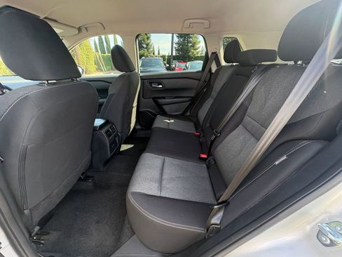 Used 2025 Nissan Rogue SV FWD image 28
