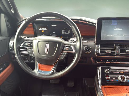 Used 2019 Lincoln Navigator Reserve image 7