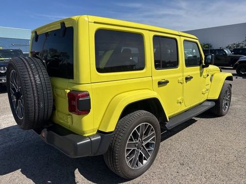 Used 2023 Jeep Wrangler Unlimited Sahara w/ Cold Weather Group AWD/4WD image 5