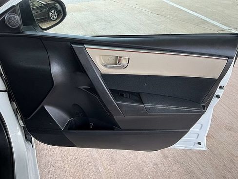 Used 2015 Toyota Corolla LE FWD image 10