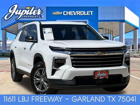 Certified 2026 Chevrolet Traverse LT FWD image 1
