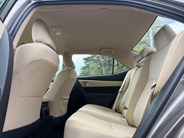 Used 2018 Toyota Corolla LE w/ Carpet Mat Package (TMS) FWD image 21