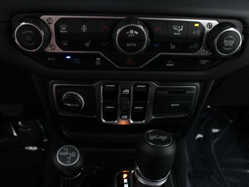 Used 2025 Jeep Wrangler Unlimited Sahara AWD/4WD image 6