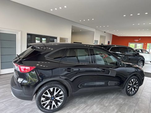 Used 2020 Ford Escape SE Sport image 13