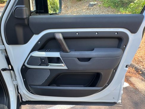 Used 2023 Land Rover Defender 110 X-Dynamic SE AWD/4WD image 59