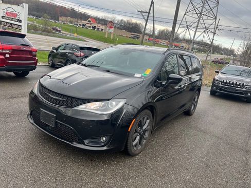 Used 2019 Chrysler Pacifica Touring-L FWD image 7