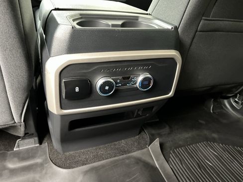 Used 2022 Ford Expedition XLT image 13