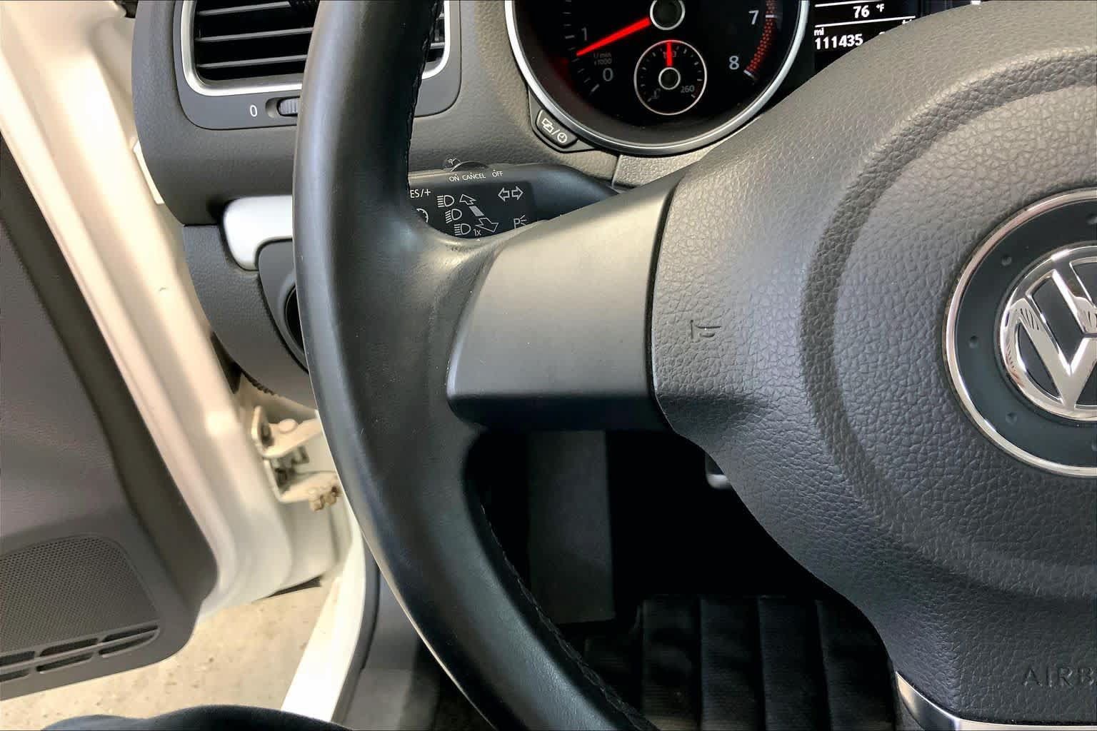 Used 2013 Volkswagen Golf 4-Door FWD image 23