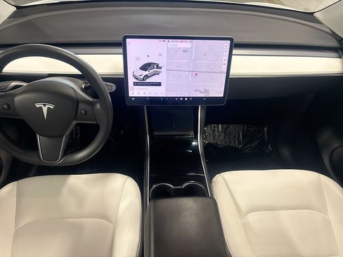 Used 2021 Tesla Model Y Long Range image 16