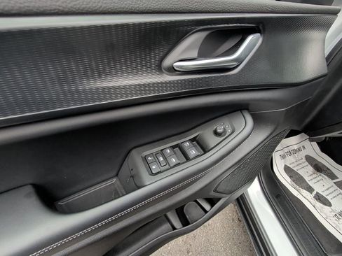 Certified 2025 Jeep Grand Cherokee Altitude image 12