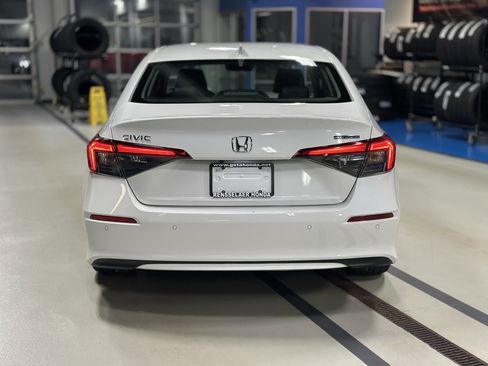 Used 2022 Honda Civic Touring image 5