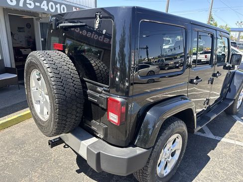 Used 2012 Jeep Wrangler Unlimited Sahara AWD/4WD image 8